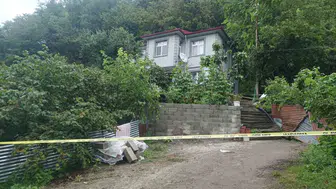 Giresun'da heyelan bir evin duvarını yıktı