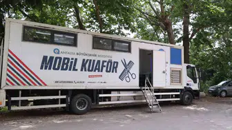 Antalya'da berber ayağınıza kadar geliyor