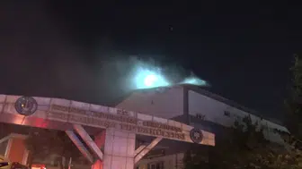 Cerrahpaşa Diş Hekimliği binasının çatısında gece yangın paniği