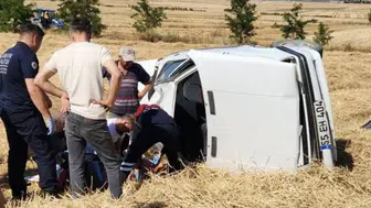 Vezirköprü yolunda otomobil tarlaya uçtu 86 yaşındaki yolcu hayatını kaybetti