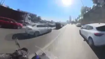 Bağcılar'da dikkatsiz sürücü motosikletliyi hastanelik etti