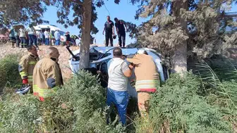 Kırıkhan yolunda kontrolden çıkan otomobil ağaca çarptı