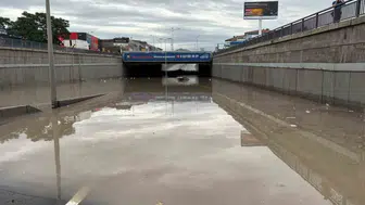Ankara'da sağanak trafiği kilitledi