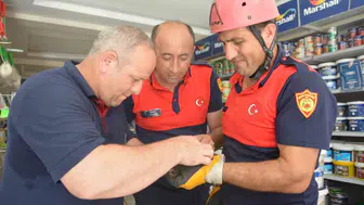 Ordu’da ipe dolanan ebabil kuşunu itfaiye kurtardı