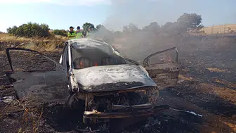 Balıkesir'de kontrolden çıkan otomobil yandı