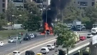 Kartal’da seyir halindeki araç bir anda alev topuna döndü