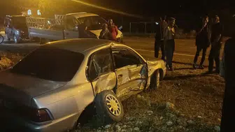 Erdemli’de akşam saatlerinde iki araç çarpıştı