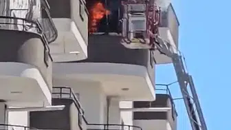 Adana’da yüksek katlı binada korkutan yangın