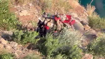 Uçurumdan denize düşen sürücü 7 saatlik mücadelenin ardından hayatını kaybetti