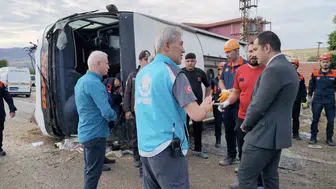 Kırıkkale yolunda yolcu otobüsü devrildi