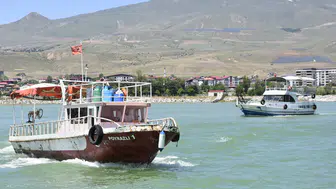 Van Gölü’nde balıkların zorlu göç yolculuğuna polis koruması