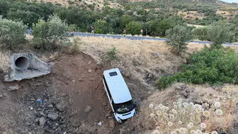 Siverek yolunda işçi minibüsü kaza yaptı