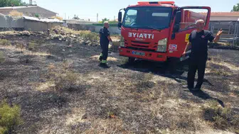 Konya Karapınar’da korkutan ot yangını büyümeden söndürüldü