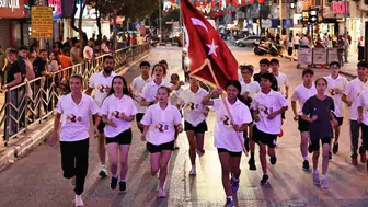 Manisa’da milli sporcular sancağı elden ele taşıdı