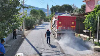 Alaşehir’de üç mahalleyi birbirine bağlayan yollar yenilendi