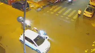 Bahçelievler'de dikkatsiz otomobil sürücüsü kazaya davetiye çıkardı