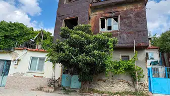 Burdur’da çökmek üzere olan bina için yıkım kararı uygulandı