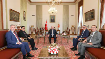 Kurtulmuş mecliste sürpriz bir görüşme gerçekleştirdi