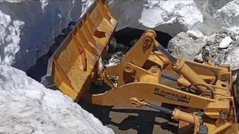 Bingöl dağlarında takvimler Temmuz’u gösterirken karla mücadele zamanı