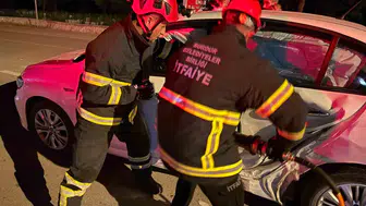 Bucak'ta gece yarısı trafik kazası 6 kişi hastanelik oldu