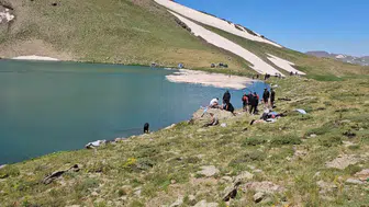 Vanlılar serinlemek için 3 bin 200 metreye tırmanıyor