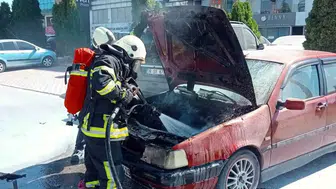 Kayseri'de park halindeki araç bir anda alev aldı