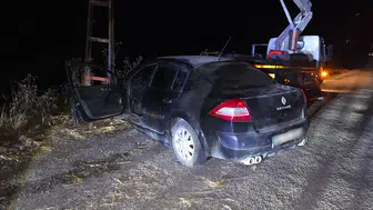 Uzunköprü'de alkollü sürücü direğe çarptı