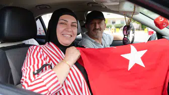 Gurbetçilerin dönüş yolculuğu Kapıkule’de duygusal anlara sahne oluyor