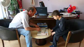 Yozgatlı dede torunu için atık malzemelerden uçak filosuna dönüştü