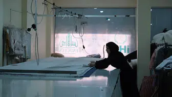Suriyeli kadınlar Azez’de kendi kıyafetlerini dikiyor