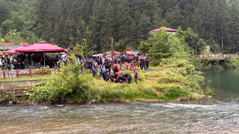 Uzungöl'de çantasını kurtarmak isteyen turist boğularak hayatını kaybetti