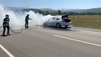 Osmaniye’de trafikte seyreden otomobil aniden alev aldı