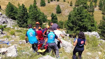 Konya'da dağda kekik toplarken düşen kişi helikopterle hastaneye kaldırıldı