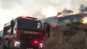 Adıyaman Kahta'da anız yangını evleri tehdit etti