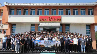 Ağrılı 200 öğrenci tarih rotasında yolculuğa çıktı