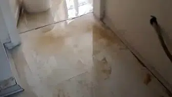 Avcılar'da patlayan İSKİ borusu evi göle çevirdi
