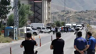 Bitlis'te duraktaki sahipsiz paket polisi harekete geçirdi