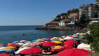 Zonguldaklılar kavurucu sıcaklardan kaçıp denize sığındı