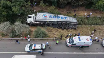 TEM Otoyolu'nda tır kazası trafiği kilitledi