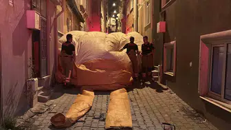 Edirne’de çatıya çıkan adamı polis bir saatte ikna etti