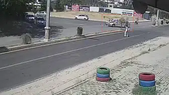 Elazığ’da kaza anı kamerada yaya ölümden döndü