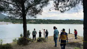 Burdur’daki barajda yüzen gençten haber alınamıyor