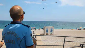 Antalya sahillerinde kuş bakışı zabıta denetimi