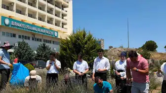 Burhaniye’de öğrenciler lavanta tarlasında uygulamalı eğitim aldı