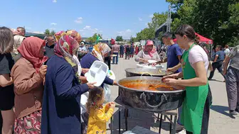 Bayramiç’te Mehmet Akif Ersoy için 3 bin kişiye yemek verildi