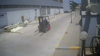İzmir Bornova'da forklift kazası kamerada