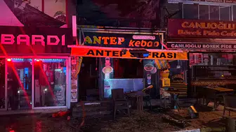 Küçükçekmece’de restoran bacasındaki yangın binayı sardı