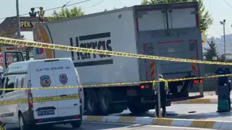 Küçükçekmece’de kamyonun çarptığı kadın yaşamını yitirdi