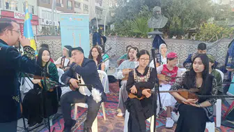 Zeytinburnu sokaklarında Kazakistan ezgileri yankılandı