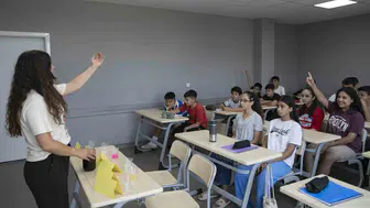 Mersinli öğrenciler yaz tatilini ücretsiz kurslarla verimli geçiriyor